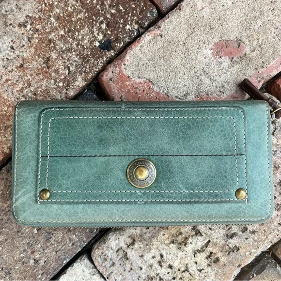 Coach unique green leather zip wallet - Picture 1 of 8
